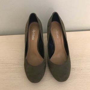 Kelly & Katie Suede pumps!